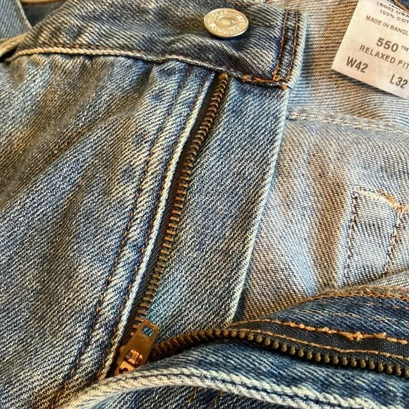 Size W42 L32 Men’s Relaxed Fit 550 Levi Jeans Worn  just a few times!!! - Picture 6 of 8